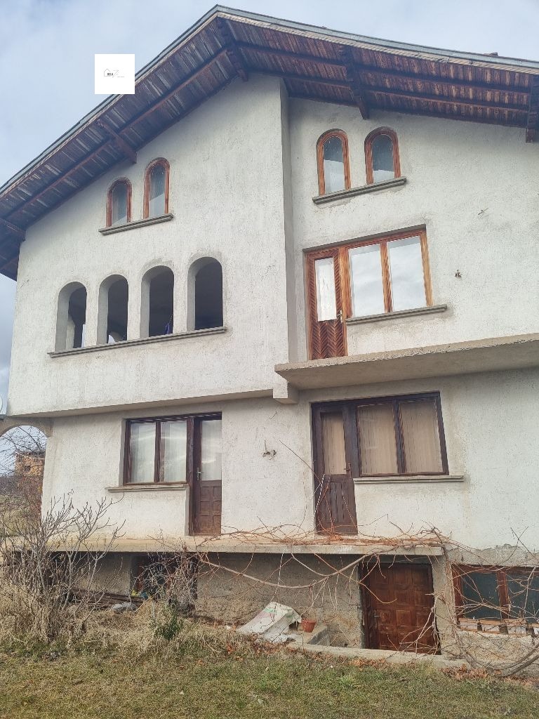 Продава  Къща област Перник , с. Бегуновци , 250 кв.м | 70835077