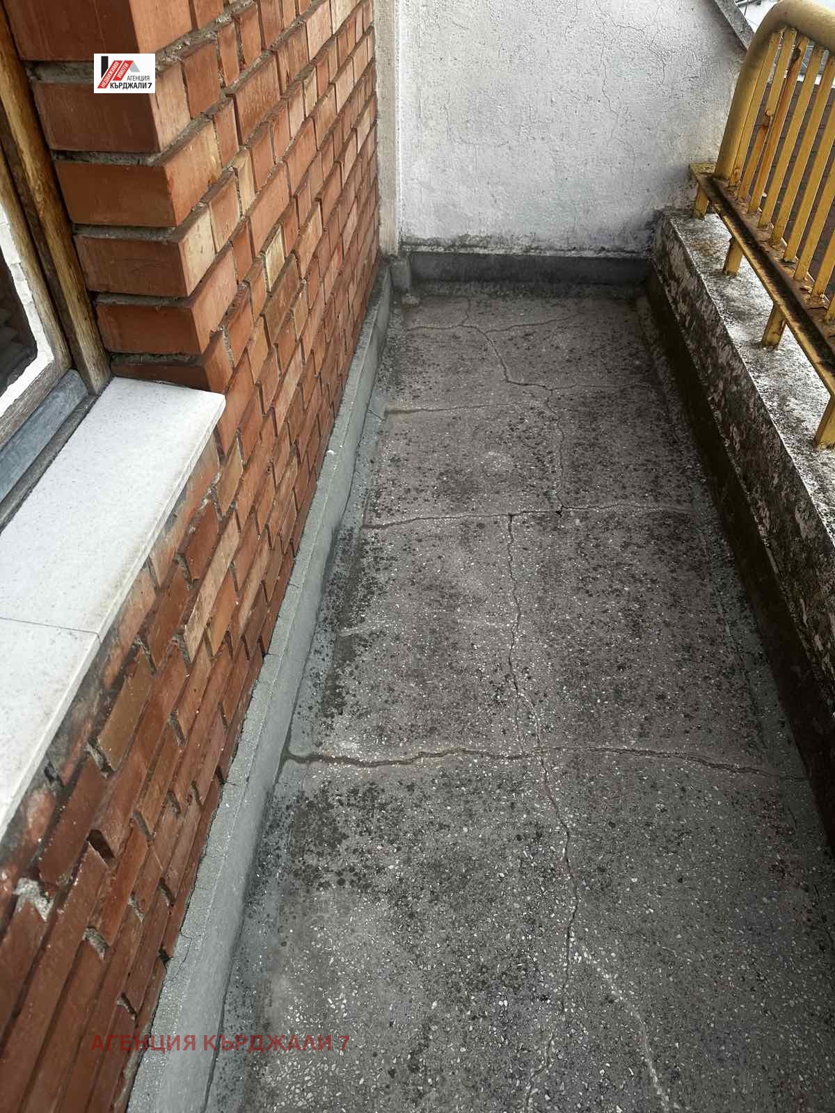 Продава МНОГОСТАЕН, гр. Кърджали, Център, снимка 8 - Апартаменти - 54076589