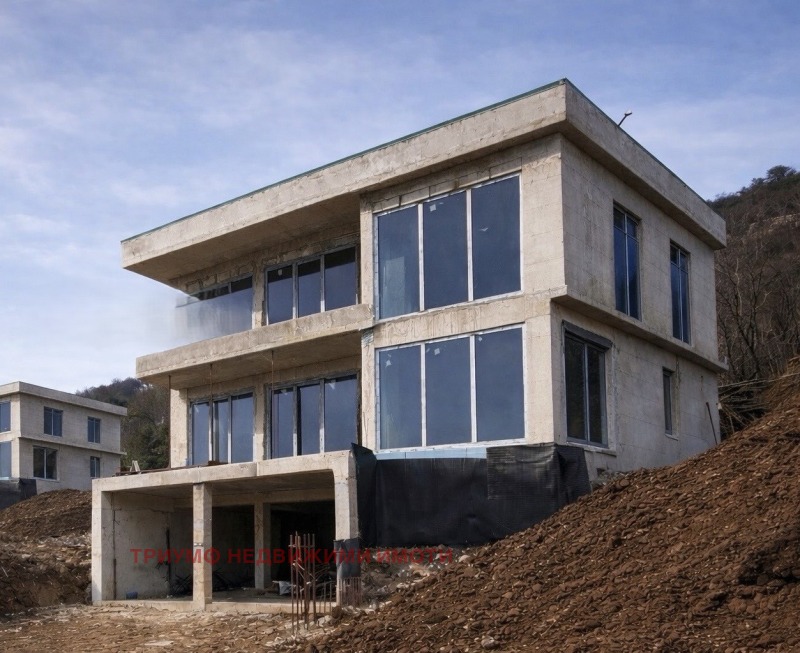 Продава КЪЩА в град Варна, м-т Сотира - 306 кв.м / 477 000 € » 932 930.91 лв., ТРИУМФ НЕДВИЖИМИ ИМОТИ