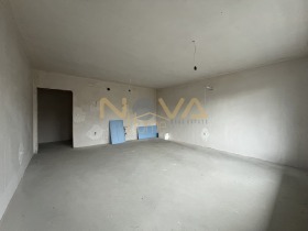 2 quartos Centralna pochtcha, Varna 3