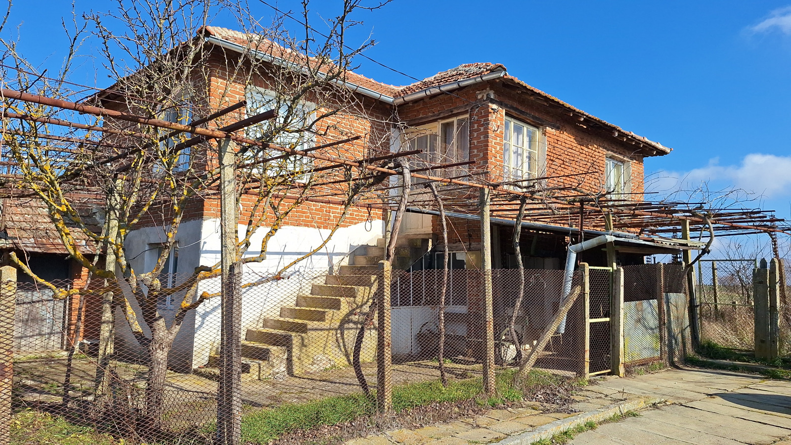Продава КЪЩА, с. Шарково, област Ямбол, снимка 2 - Къщи - 55676952