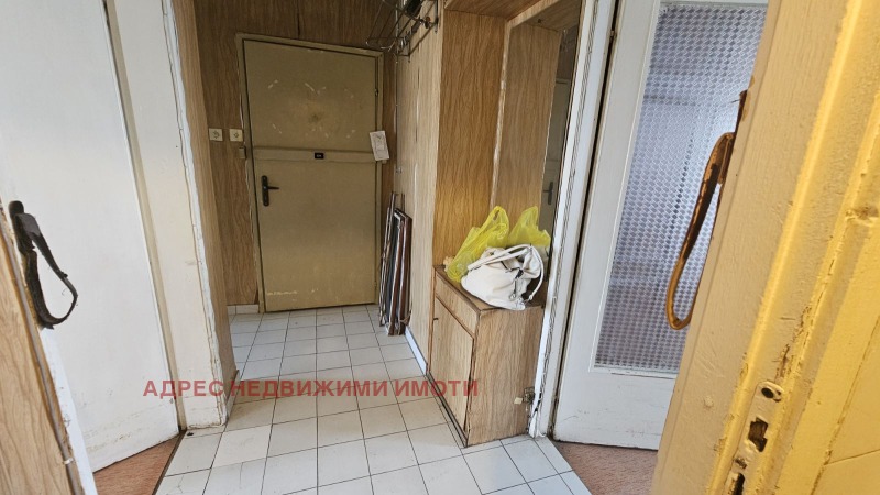 Продава  2-стаен, град Стара Загора, Център • 75 000 € • ID 35999443 — holmes.bg - [1] 