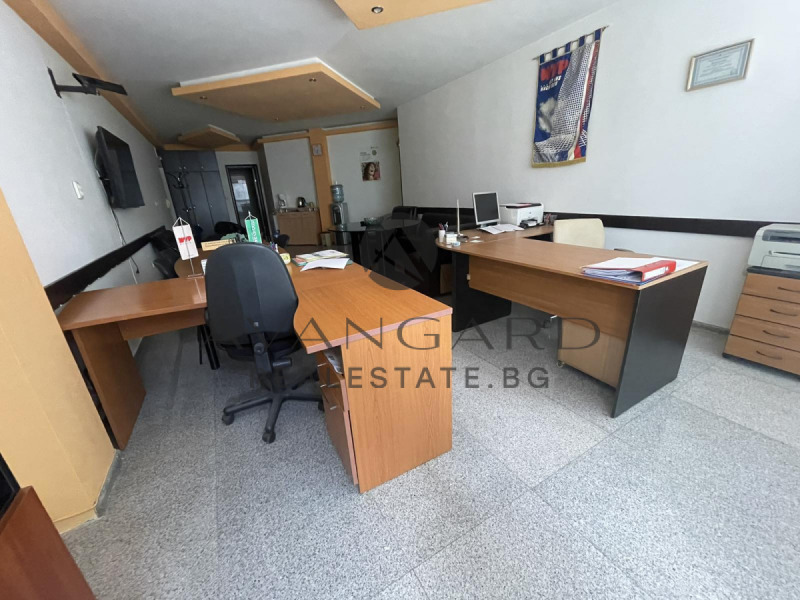 À venda  Escritório Plovdiv , Karchiiaka , 107 m² | 54591295 - imagem [2]