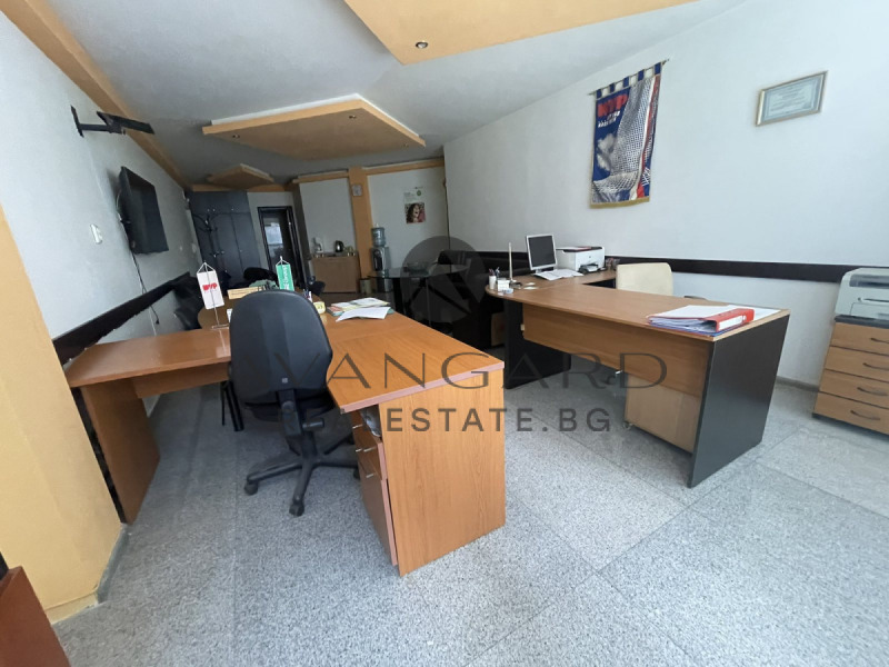 À venda  Escritório Plovdiv , Karchiiaka , 107 m² | 54591295