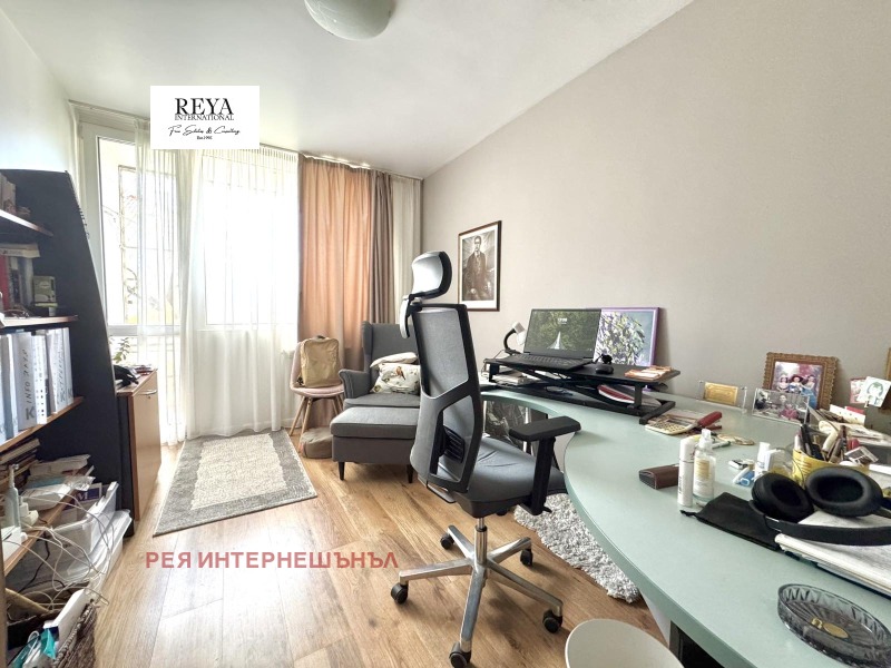 Te koop  3 slaapkamers Sofia , Iztok , 200 m² | 79087365 - afbeelding [3]