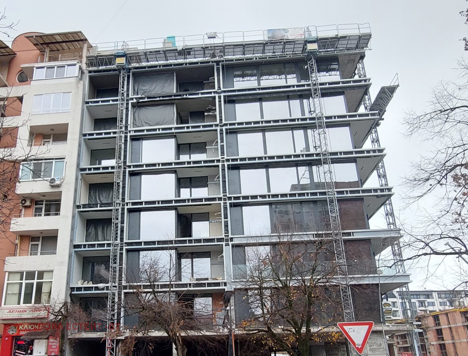 Продава 3-СТАЕН, гр. Велико Търново, Център, снимка 2 - Апартаменти - 52600382