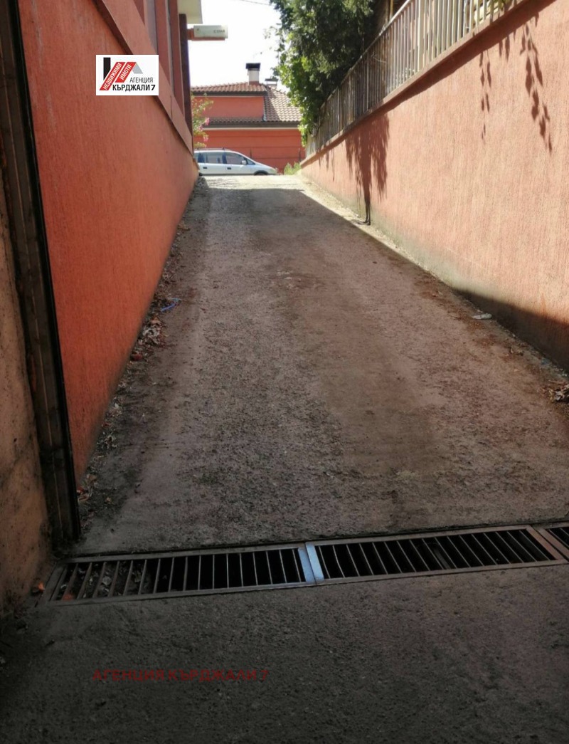 Продава ГАРАЖ, ПАРКОМЯСТО, гр. Кърджали, Център, снимка 3 - Гаражи и паркоместа - 53414393