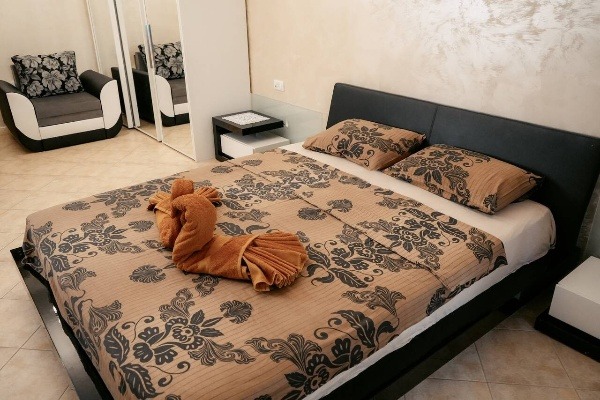 Продава МНОГОСТАЕН, гр. Созопол, област Бургас, снимка 2 - Апартаменти - 52613245