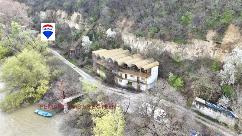 Продава САМОСТОЯТЕЛНА СГРАДА в град Русе, Долапите - 521 кв.м / 266 000 € » 520 250.78 лв., РЕМАКС РИВЪР ЕСТЕЙТ
