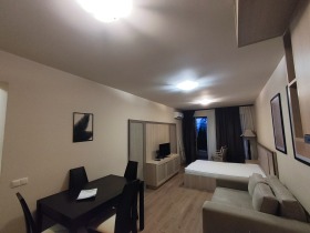 Studio k.k. Zlatni pjasazi, Warna 1