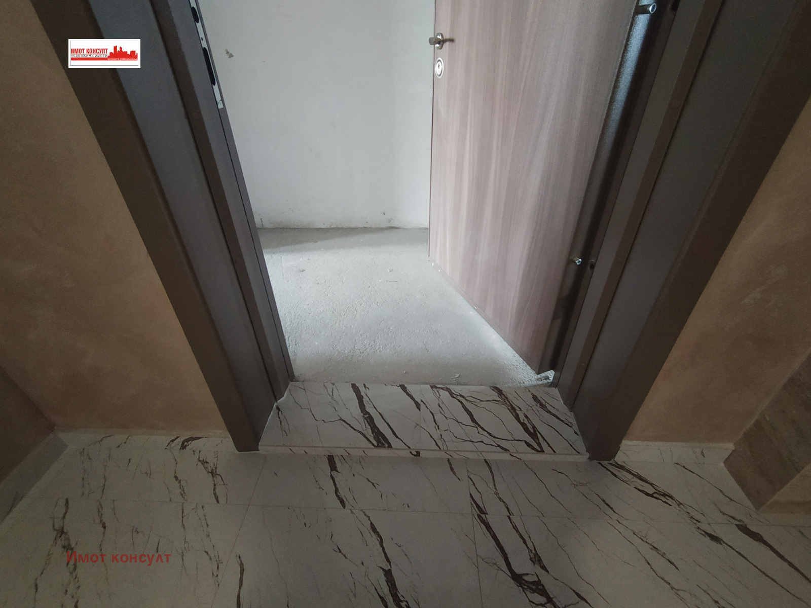 Продава 2-СТАЕН, гр. Пловдив, Остромила, снимка 2 - Апартаменти - 42783262