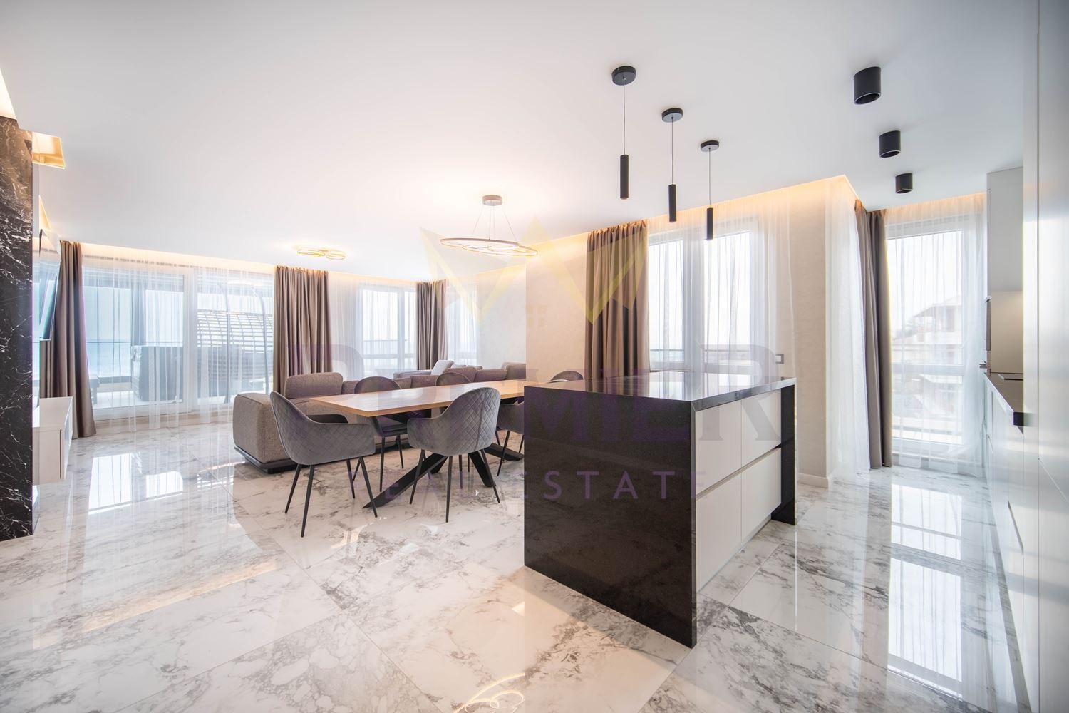 Продава 3-СТАЕН, гр. Варна, Изгрев, снимка 2 - Апартаменти - 54066357