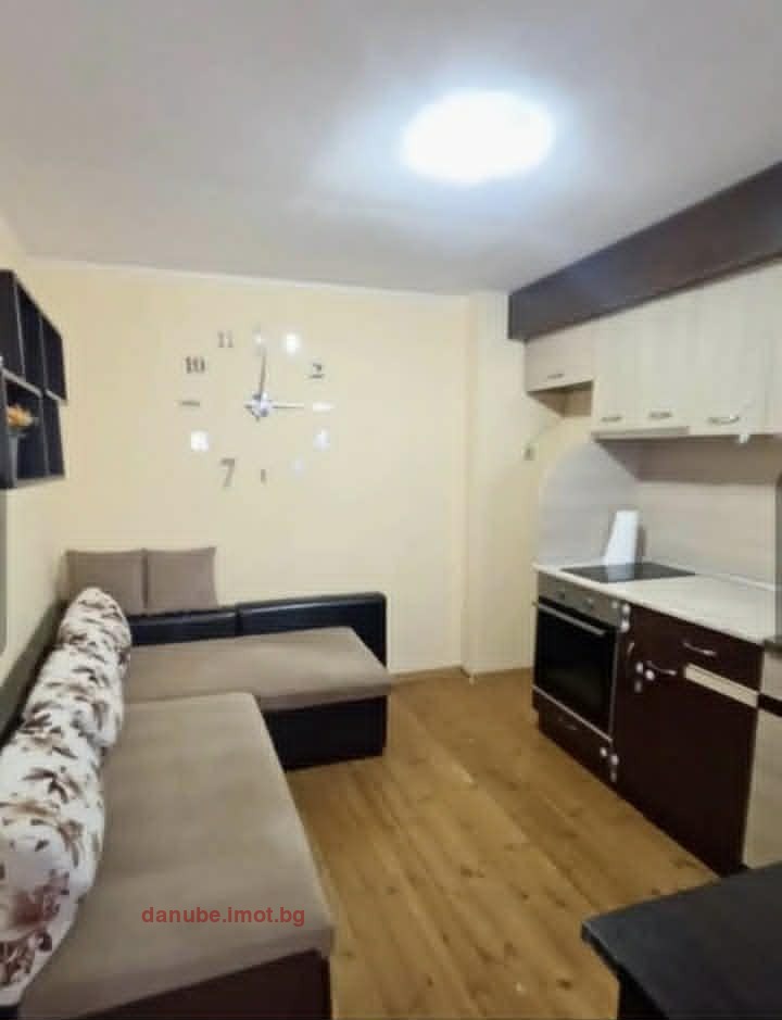 Продава ЕТАЖ ОТ КЪЩА, гр. Русе, Широк център, снимка 2 - Етаж от къща - 54525218