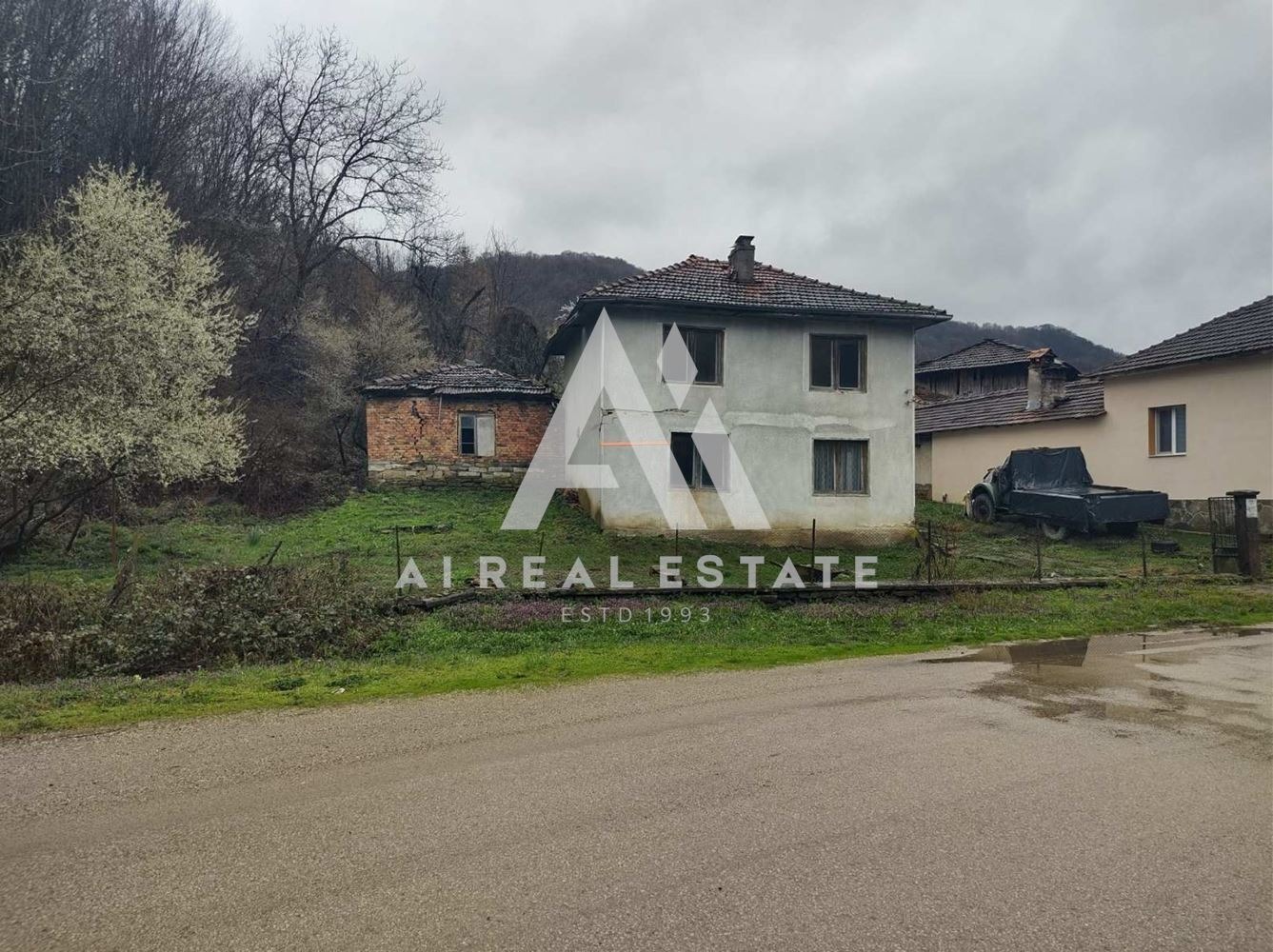 Продава КЪЩА, с. Балканец, област Ловеч, снимка 2 - Къщи - 54300127