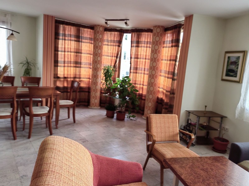 Na prodej  3+ ložnice Pazardžik , Centar , 137 m2 | 11103127 - obraz [3]