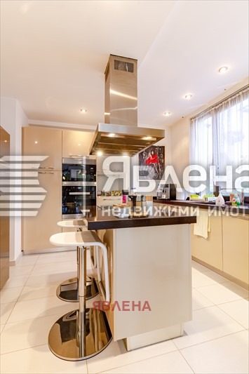 Продава КЪЩА, с. Априлово, област София област