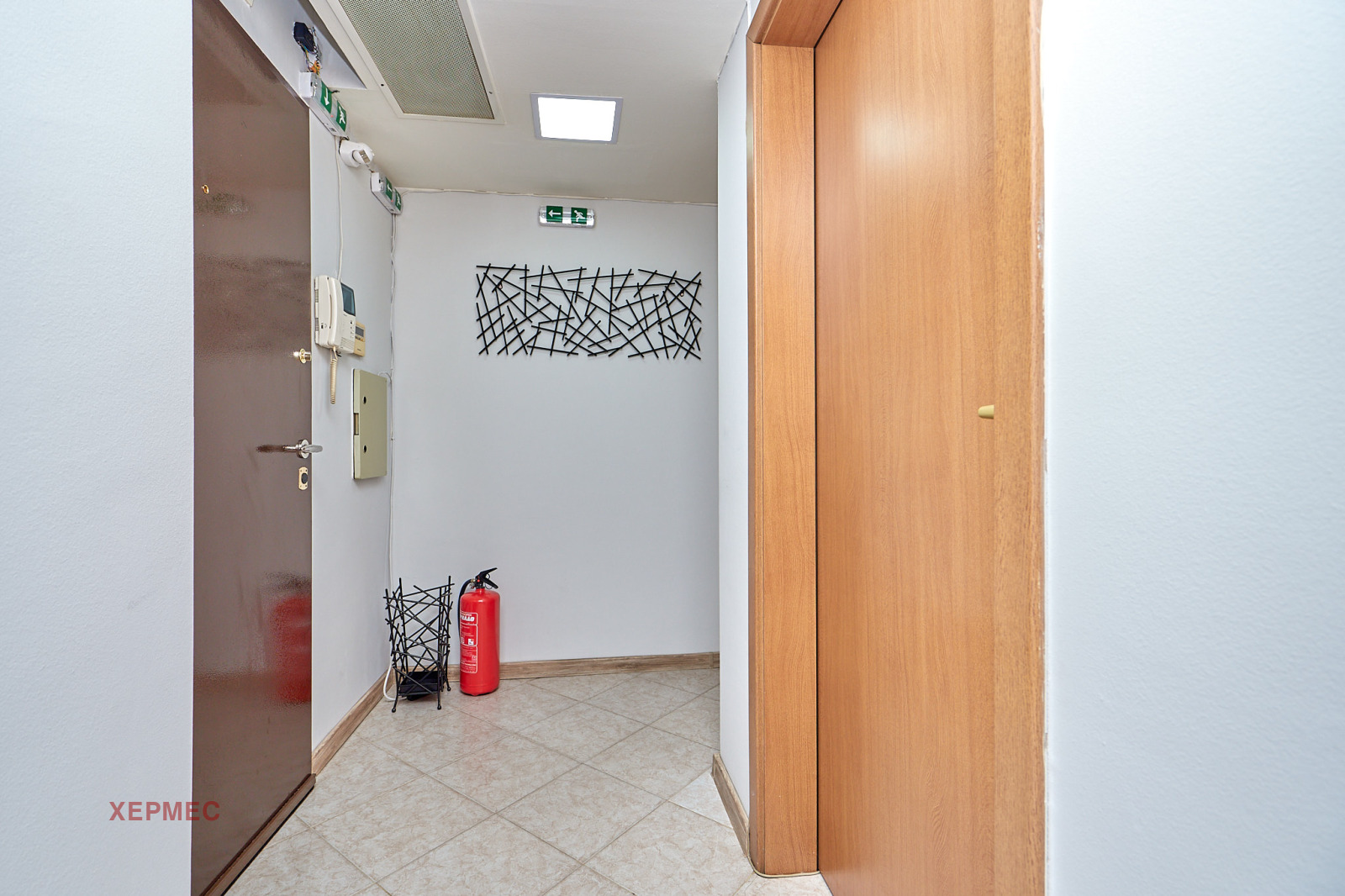 Продава ОФИС, гр. Бургас, Братя Миладинови, снимка 16 - Офиси - 54971363