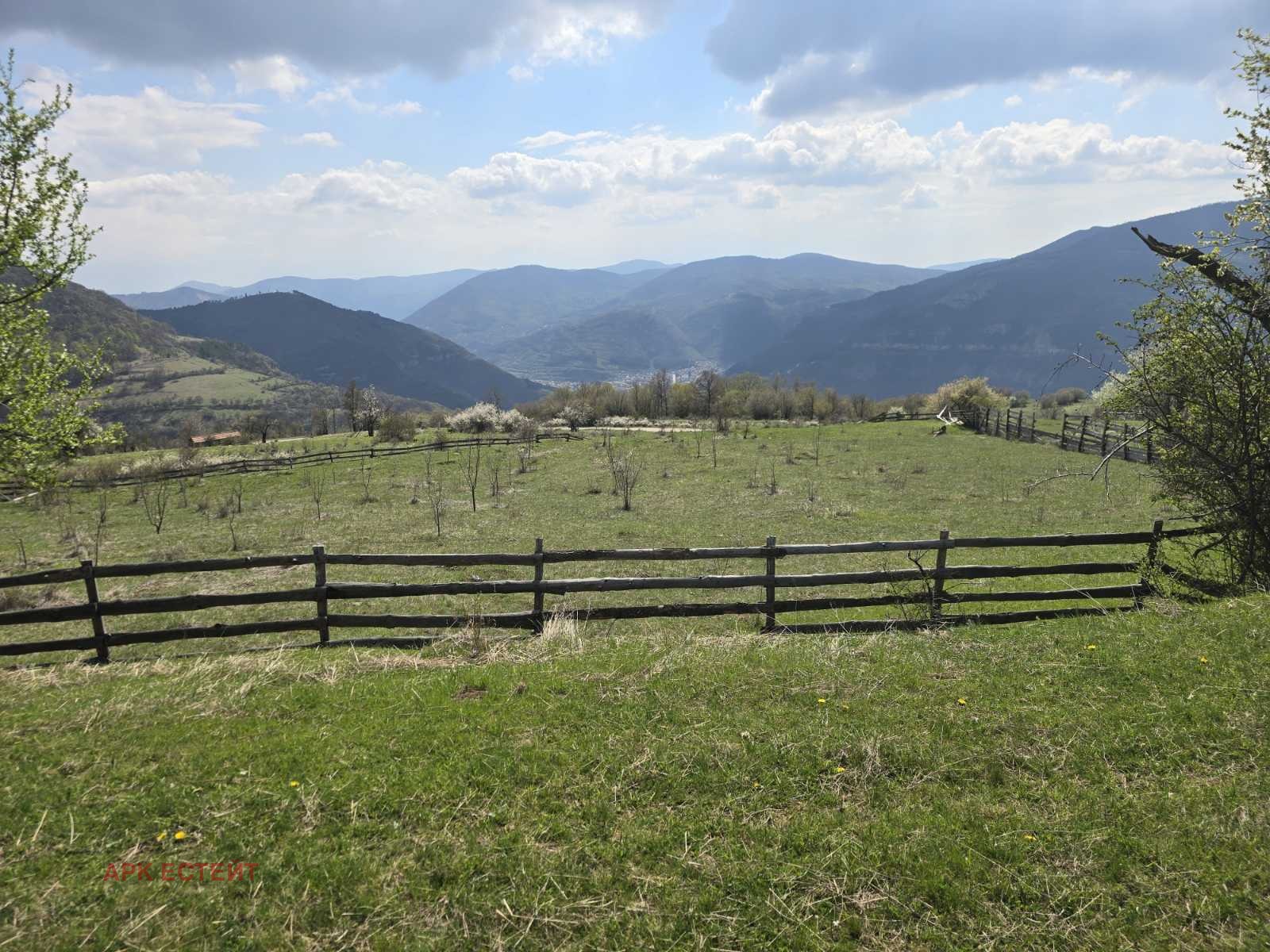 Продава ПАРЦЕЛ, гр. Своге, област София област