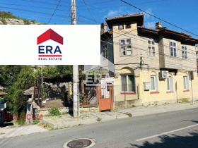 Хоусе Флоор Вароша, Ловеч