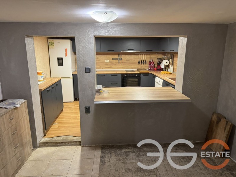 Продава КЪЩА, гр. Аксаково, област Варна, снимка 3 - Къщи - 52722078