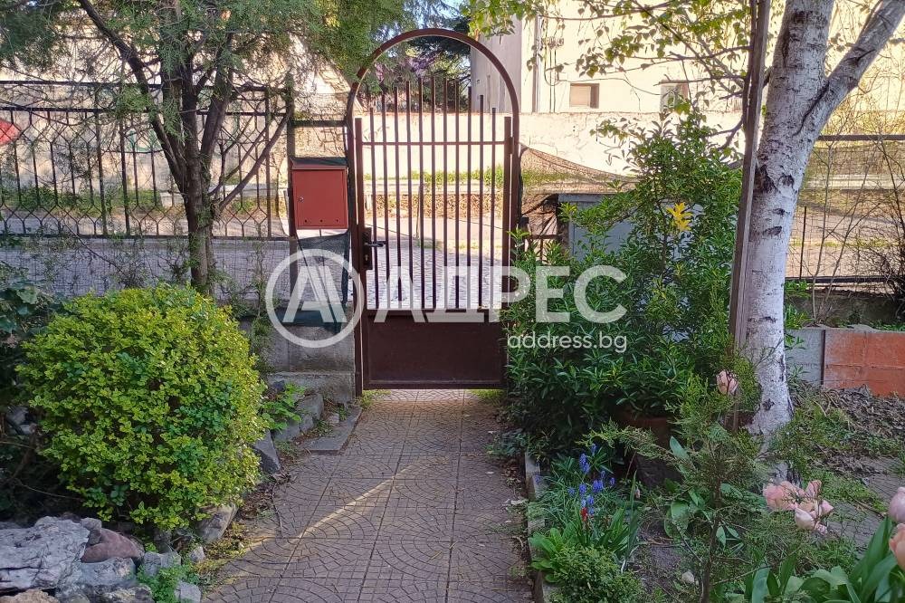 Продава ЕТАЖ ОТ КЪЩА, гр. София, Карпузица, снимка 2 - Етаж от къща - 54344916