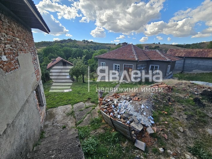 Продава КЪЩА, с. Големо Бучино, област Перник, снимка 2 - Къщи - 54059437