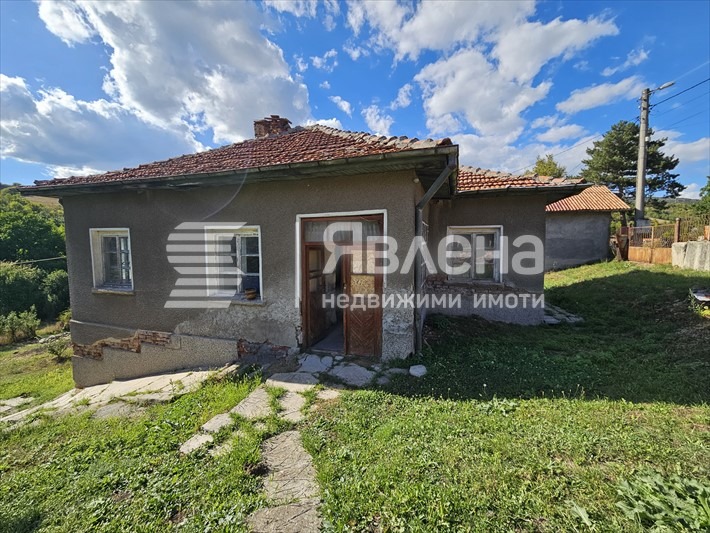 Продава КЪЩА, с. Големо Бучино, област Перник