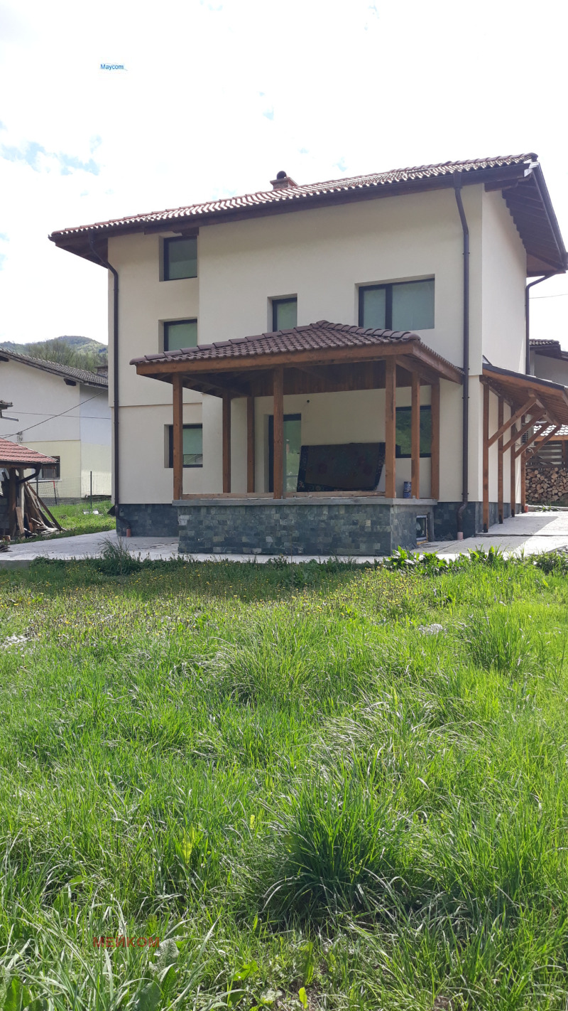Продава КЪЩА в област Ловеч, с. Рибарица - 230 кв.м / 350 000 € » 684 540.50 лв., МЕЙКОМ