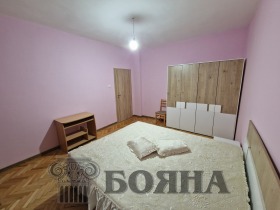 3-стаен град Русе, Център 8