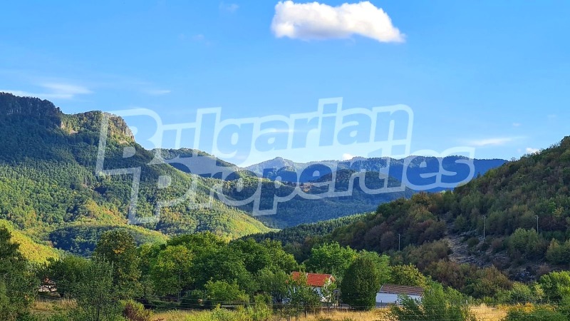 Продава ПАРЦЕЛ в област Пловдив, с. Орешец - 710 кв.м / 71 000 € » 138 863.93 лв., БЪЛГЕРИАН ПРОПЕРТИС