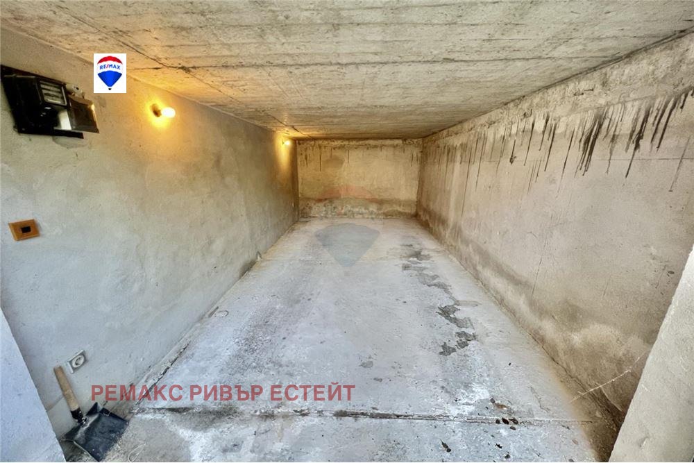 Продава ГАРАЖ, ПАРКОМЯСТО, гр. Русе, Център, снимка 2 - Гаражи и паркоместа - 40358241