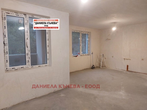 Продается  2 спальни Русе , Център , 95 кв.м | 40259832