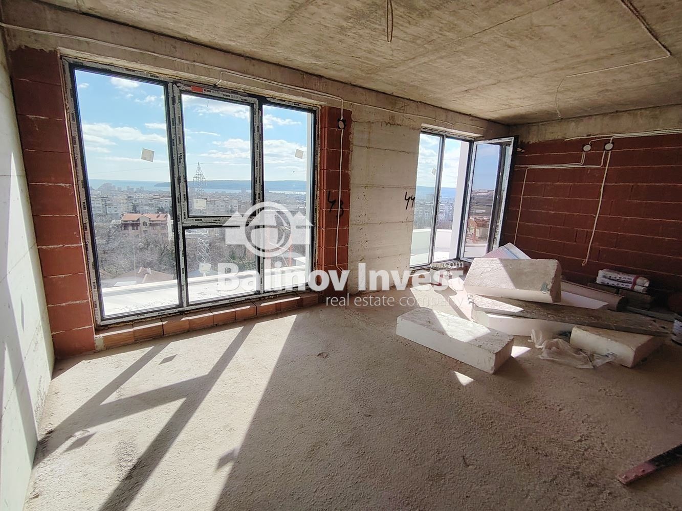 Продава 3-СТАЕН, гр. Варна, Левски 2