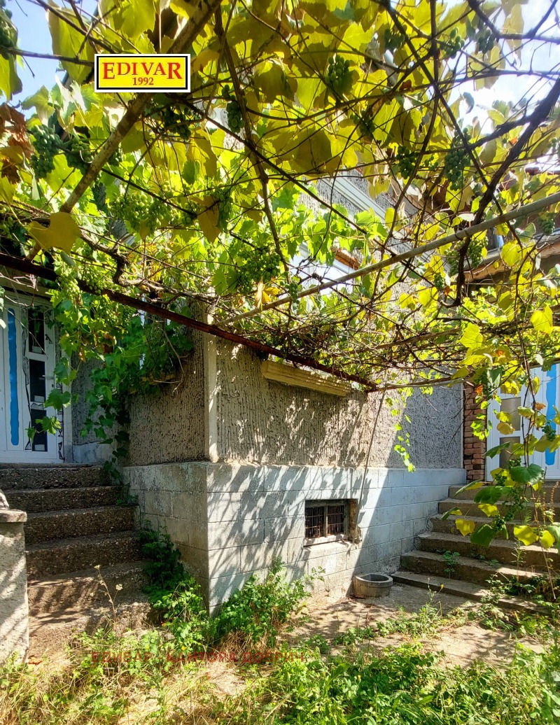 Продава КЪЩА в област Добрич, с. Ловчанци - 72 кв.м / 40 903.35 € » 80 000 лв., ЕДИВАР - КАНТОРА ДОБРИЧ