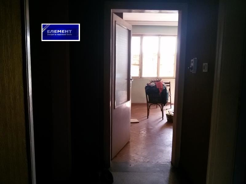 Продава ЕТАЖ ОТ КЪЩА, гр. Пловдив, Гагарин, снимка 6 - Етаж от къща - 52381965