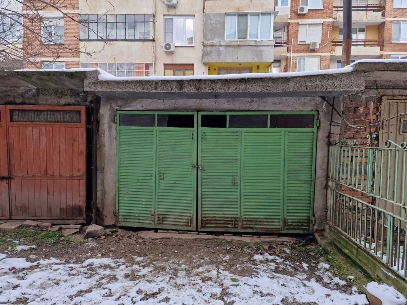 Продава ГАРАЖ, ПАРКОМЯСТО, гр. Монтана, Идеален център