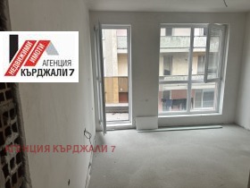 3-стаен град Кърджали, Център 3