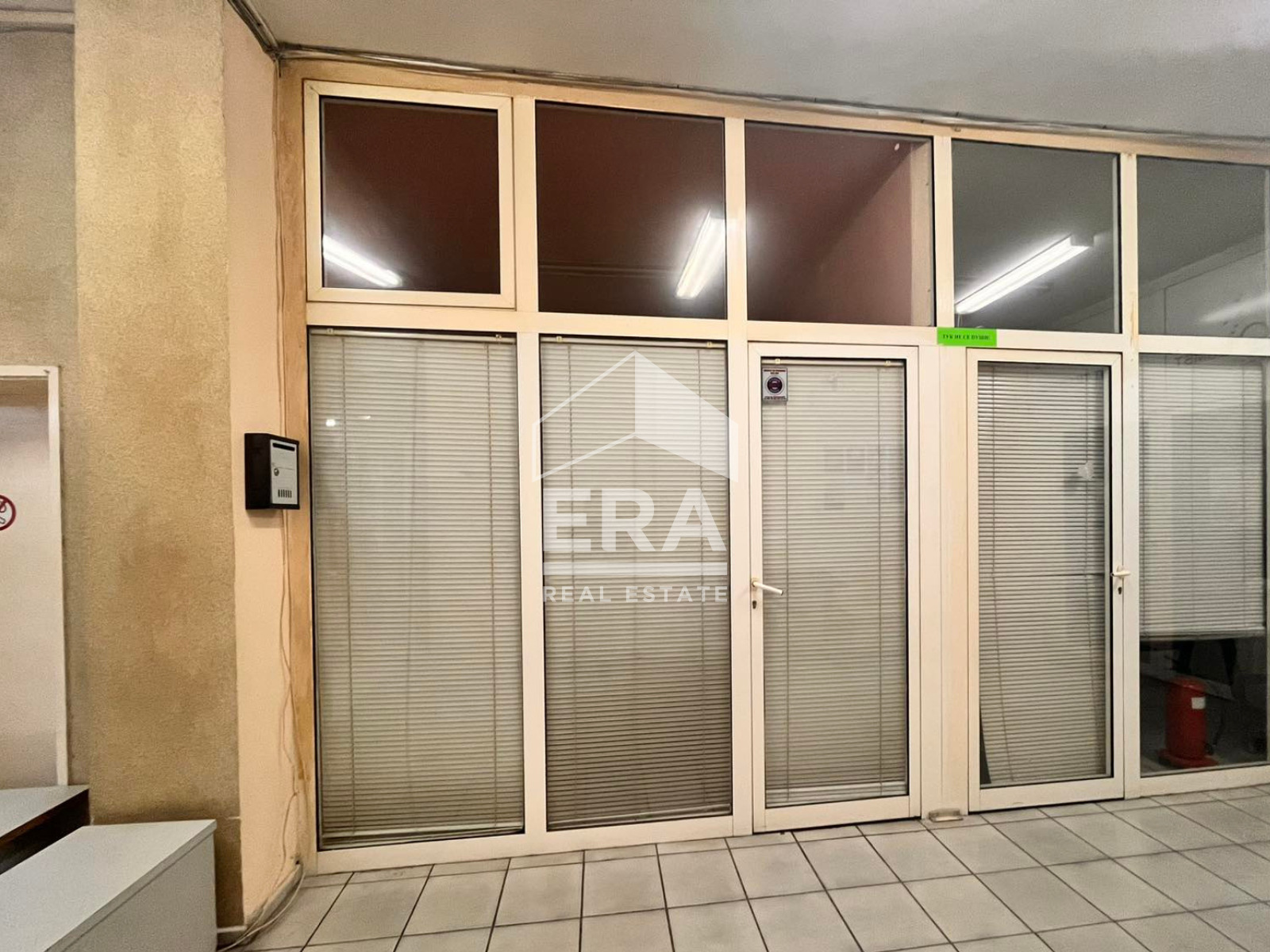 Продава ОФИС, гр. Русе, Център, снимка 2 - Офиси - 54105170