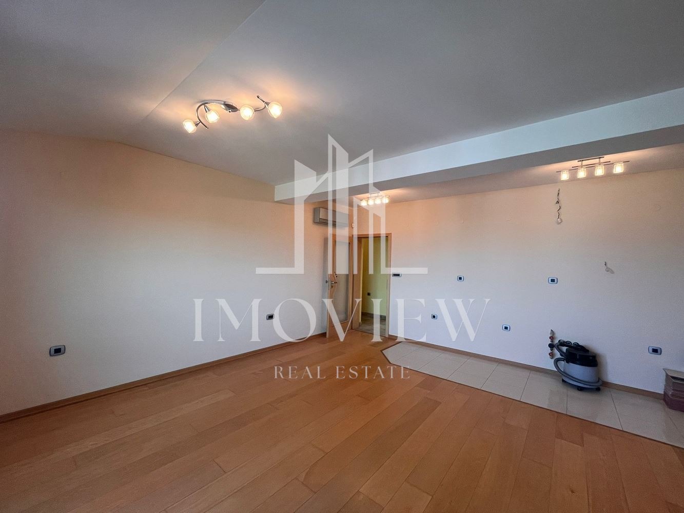 Продава 3-СТАЕН, гр. Варна, Галата, снимка 2 - Апартаменти - 53702912