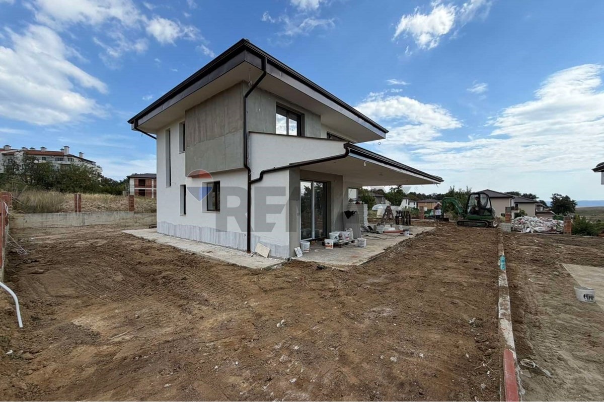 Продава КЪЩА, с. Приселци, област Варна, снимка 2 - Къщи - 56631174