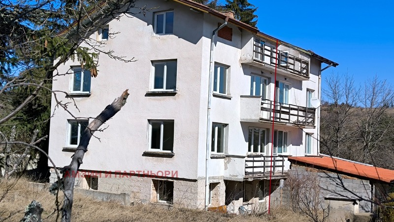 Продава КЪЩА в град София, с. Железница - 220 кв.м / 230 000 € » 449 840.90 лв., АМЗИН И ПАРТНЬОРИ