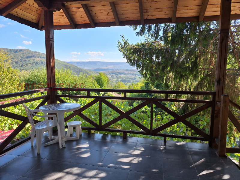 Продава ХОТЕЛ, с. Черни връх, област Шумен, снимка 2 - Хотели - 53523023