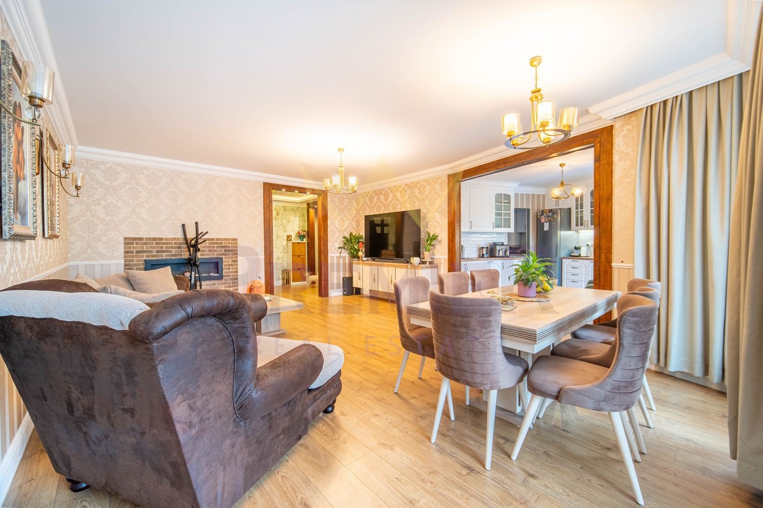 Продава 4-СТАЕН, гр. Варна, Бриз, снимка 2 - Апартаменти - 55716981
