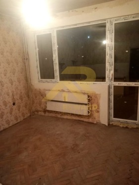 1 Schlafzimmer Zentar, Pernik 2