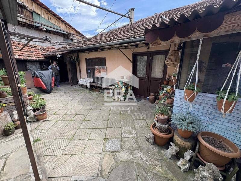 Продава ЕТАЖ ОТ КЪЩА, гр. Велико Търново, Център, снимка 10 - Етаж от къща - 54355396