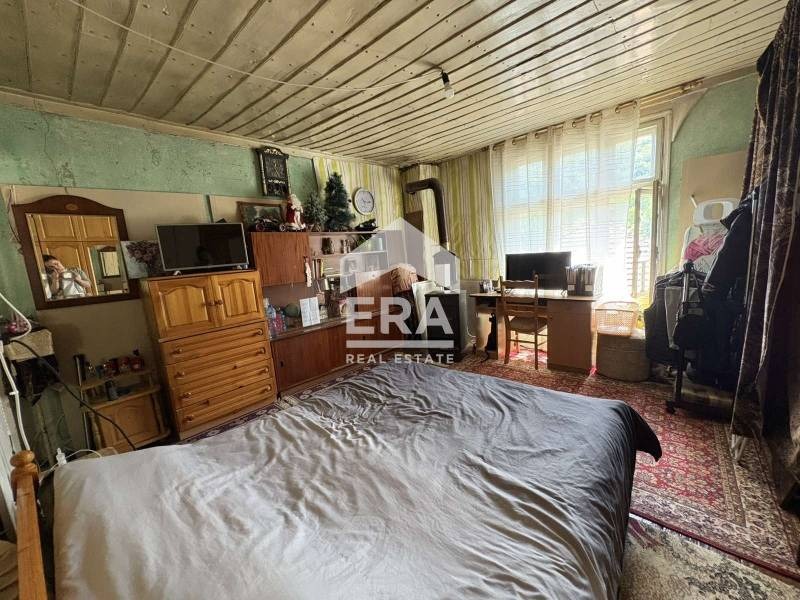 Продава ЕТАЖ ОТ КЪЩА, гр. Велико Търново, Център, снимка 9 - Етаж от къща - 54355396