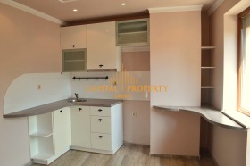 1 chambre Konfouto, Varna 2