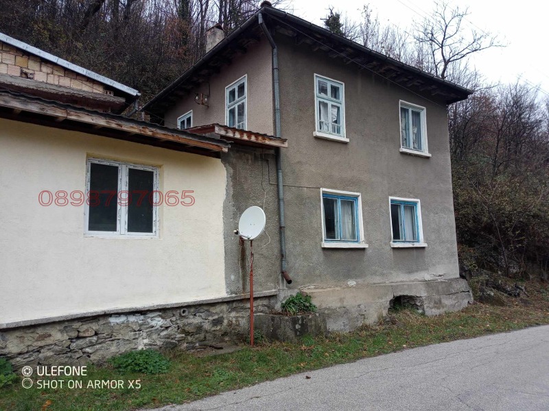 Продава КЪЩА, гр. Габрово, област Габрово, снимка 2 - Къщи - 53193631