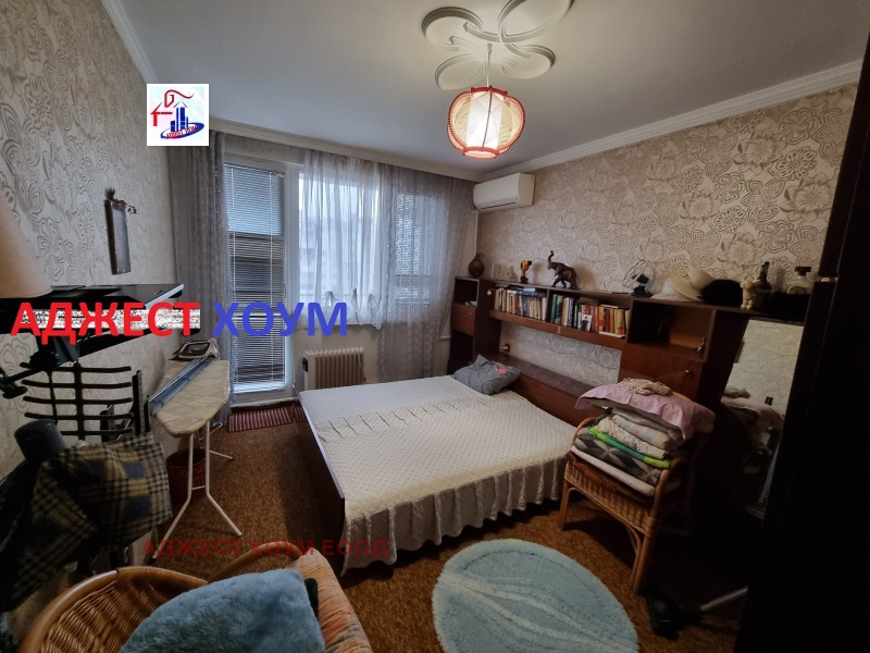 Продава МНОГОСТАЕН, гр. Шумен, 5-ти полк, снимка 3 - Aпартаменти - 49371280