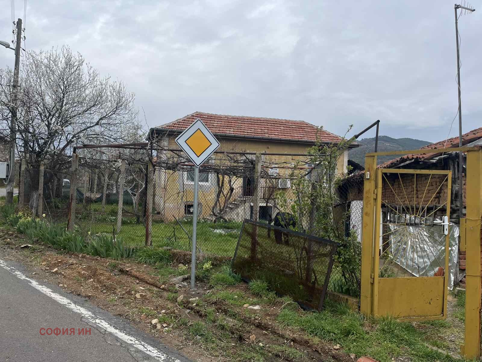 Продава КЪЩА, с. Доброво, област Кюстендил